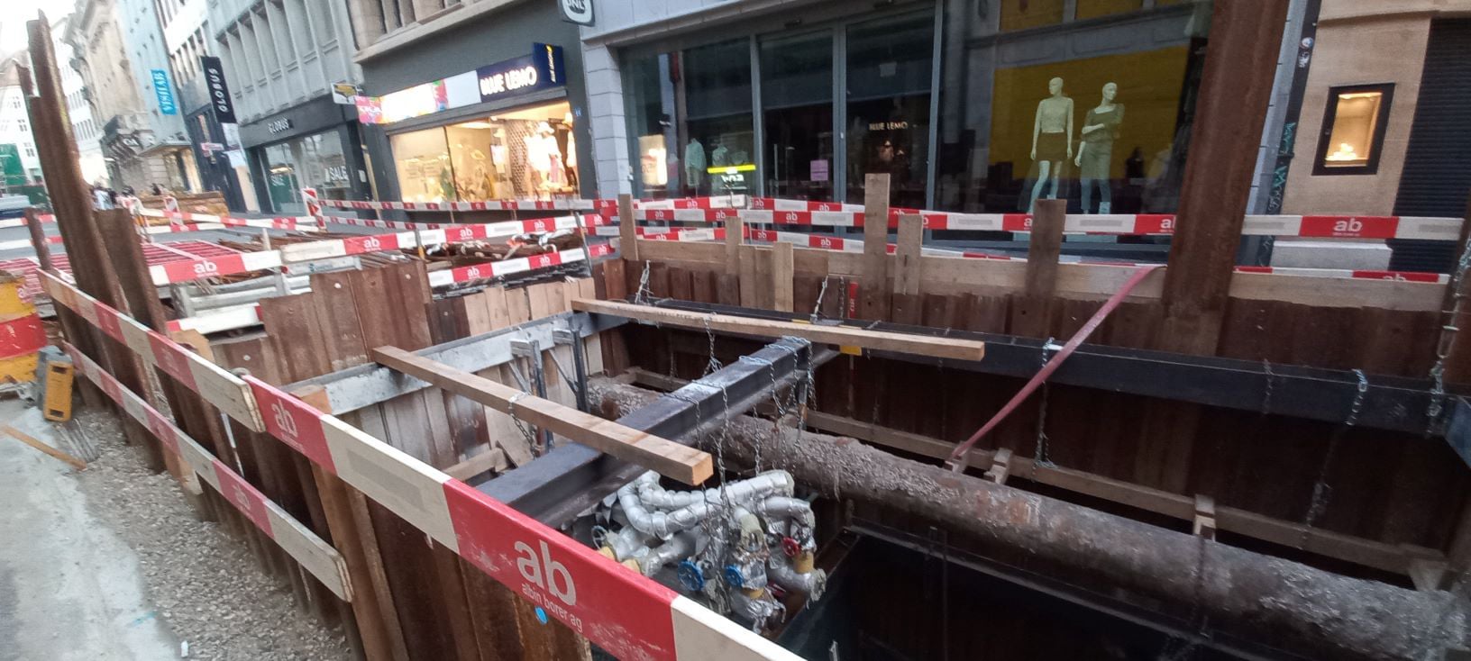 BINARYCUBE GMBH - Rüchligweg 55 - 4125 Riehen – Basel  - Schweiz // Vollumfängliche Informatiklösungen / ERP / CRM / Applikationen / Datenbanken / Konzeptionierung / Gesamt-Koordinationen / Erhaltungsplanung / Ingenieurwesen / Netzwerk / Software-Entwicklung / Schulungen / Projektportfolio / Infrastruktur-Koordination / GIS / Schnittstellen und weiteres