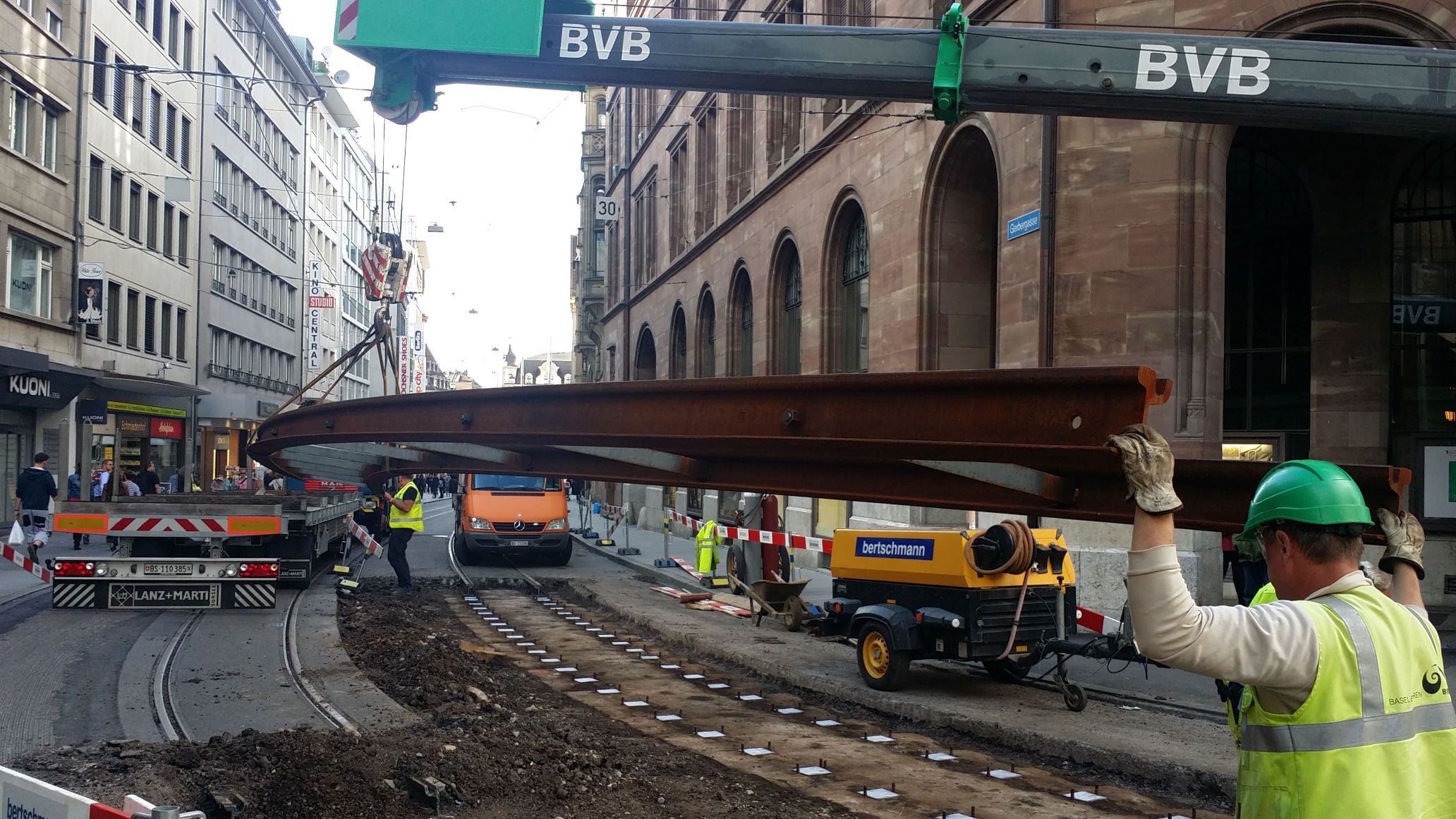 BINARYCUBE GMBH - Rüchligweg 55 - 4125 Riehen – Basel  - Schweiz // Vollumfängliche Informatiklösungen / ERP / CRM / Applikationen / Datenbanken / Konzeptionierung / Gesamt-Koordinationen / Erhaltungsplanung / Ingenieurwesen / Netzwerk / Software-Entwicklung / Schulungen / Projektportfolio / Infrastruktur-Koordination / GIS / Schnittstellen und weiteres